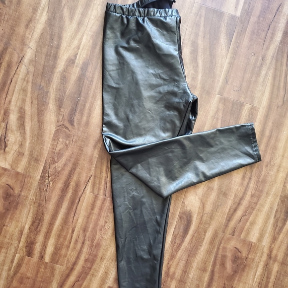 Hot Pleather leggings 🔥 - Picture 3 of 4